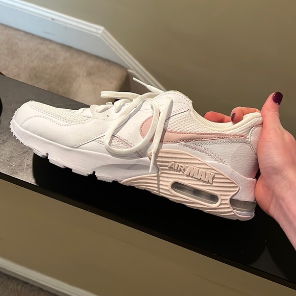 Nike Women's Air Max Excee (white/pink) size 10 - Picture 2 of 3